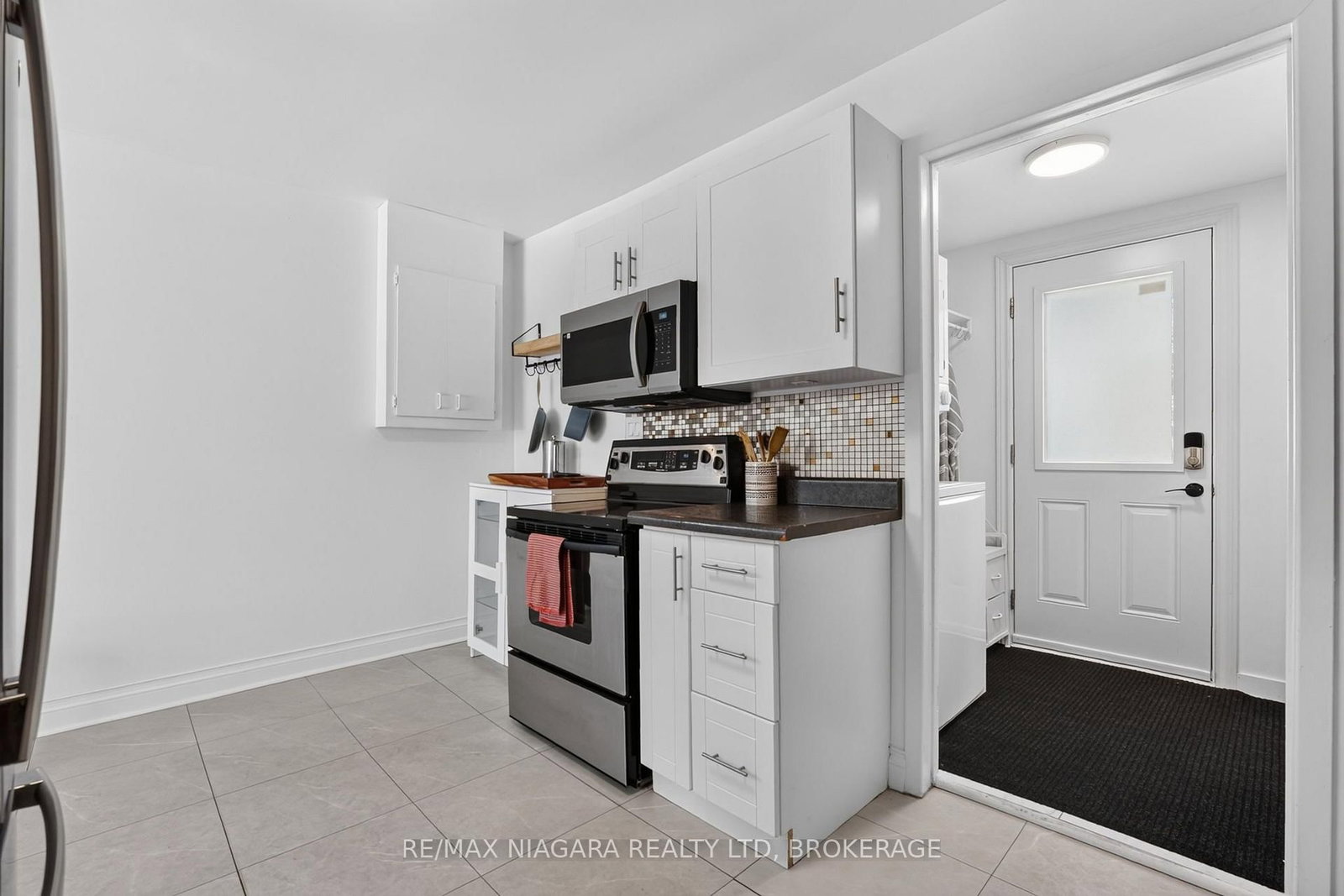 10 Churchill Avenue • Welland, ON photo 21