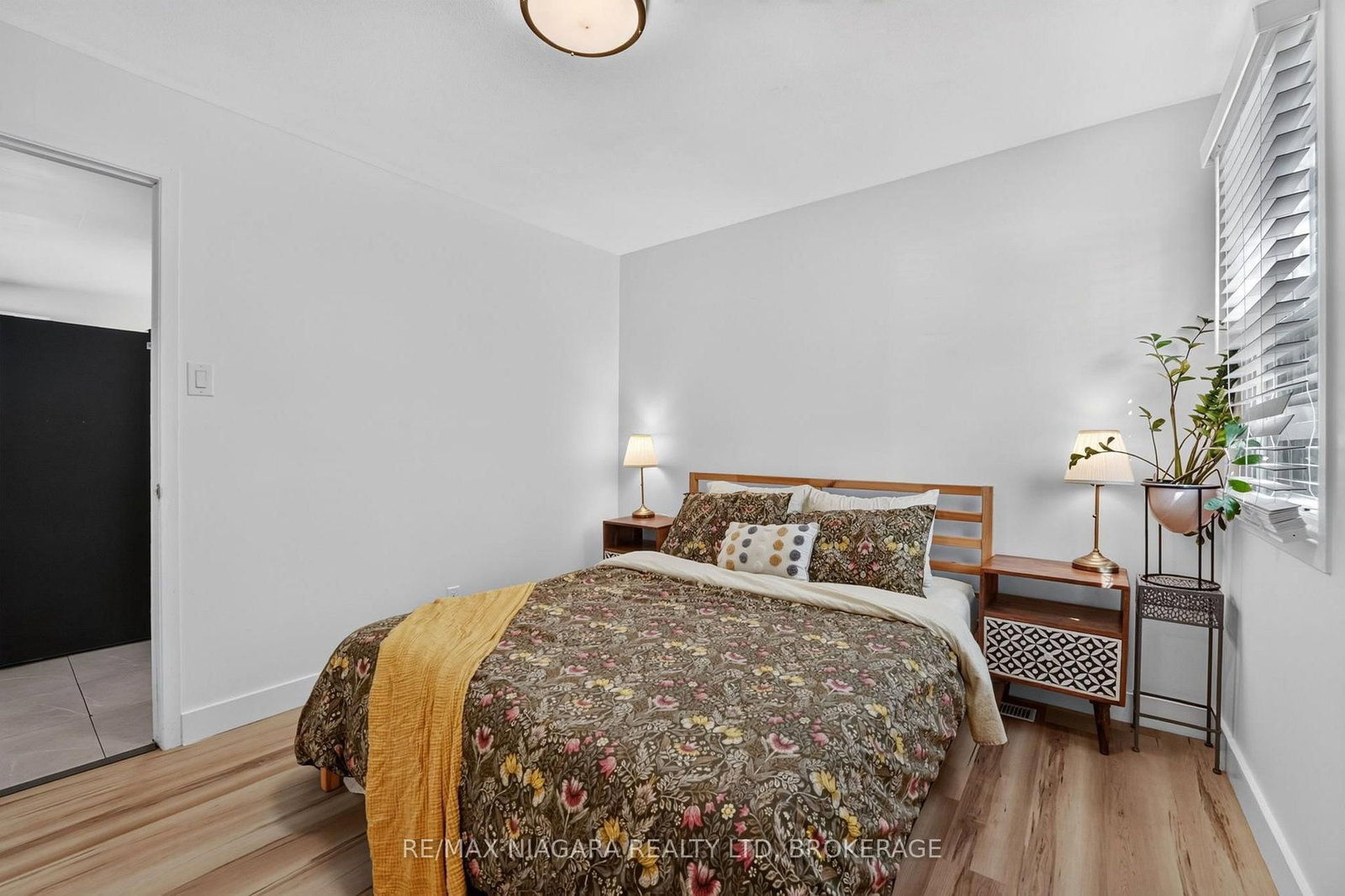 10 Churchill Avenue • Welland, ON photo 23