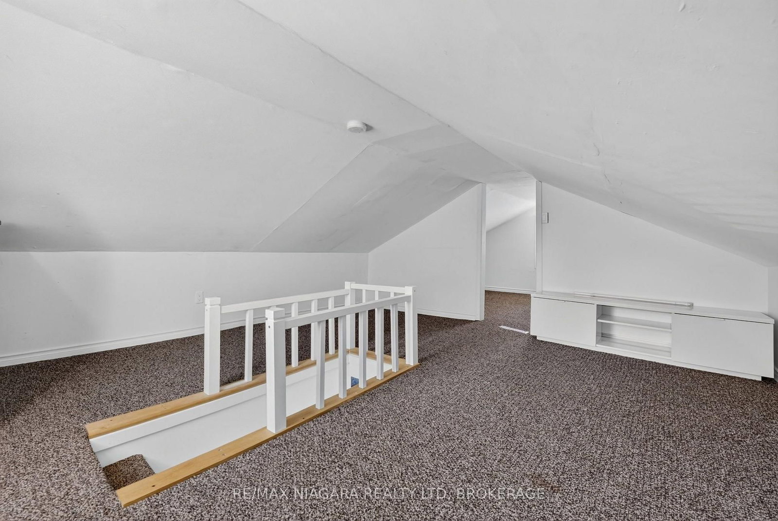 10 Churchill Avenue • Welland, ON photo 30