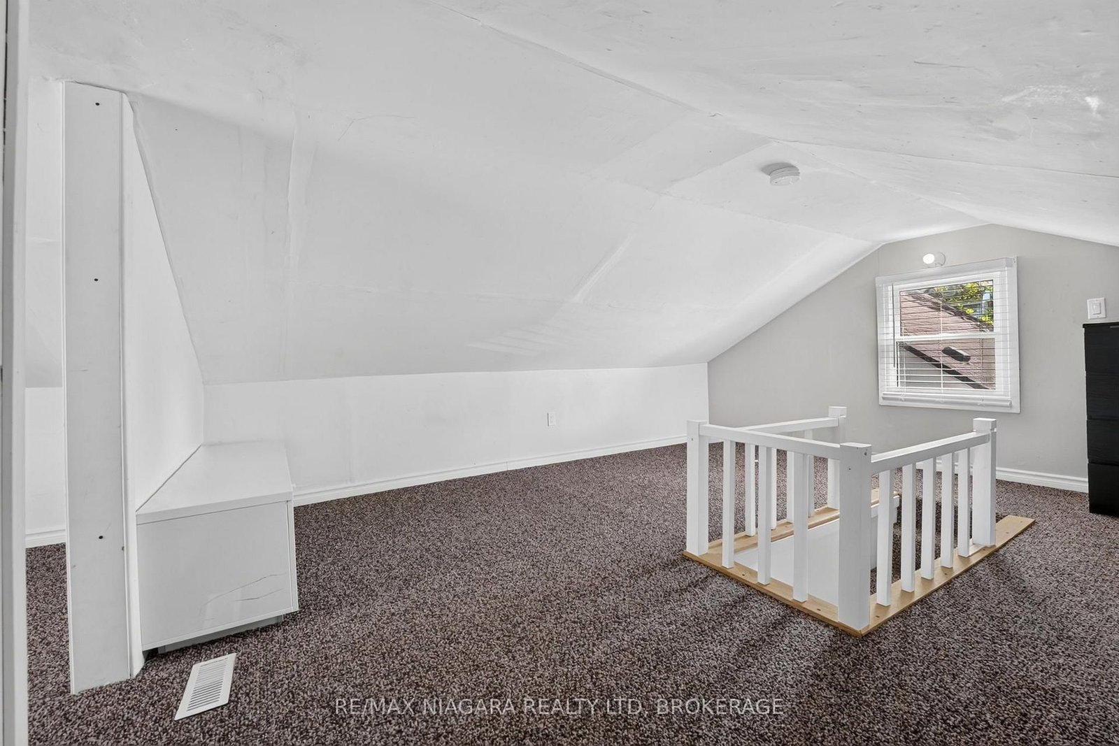 10 Churchill Avenue • Welland, ON photo 31