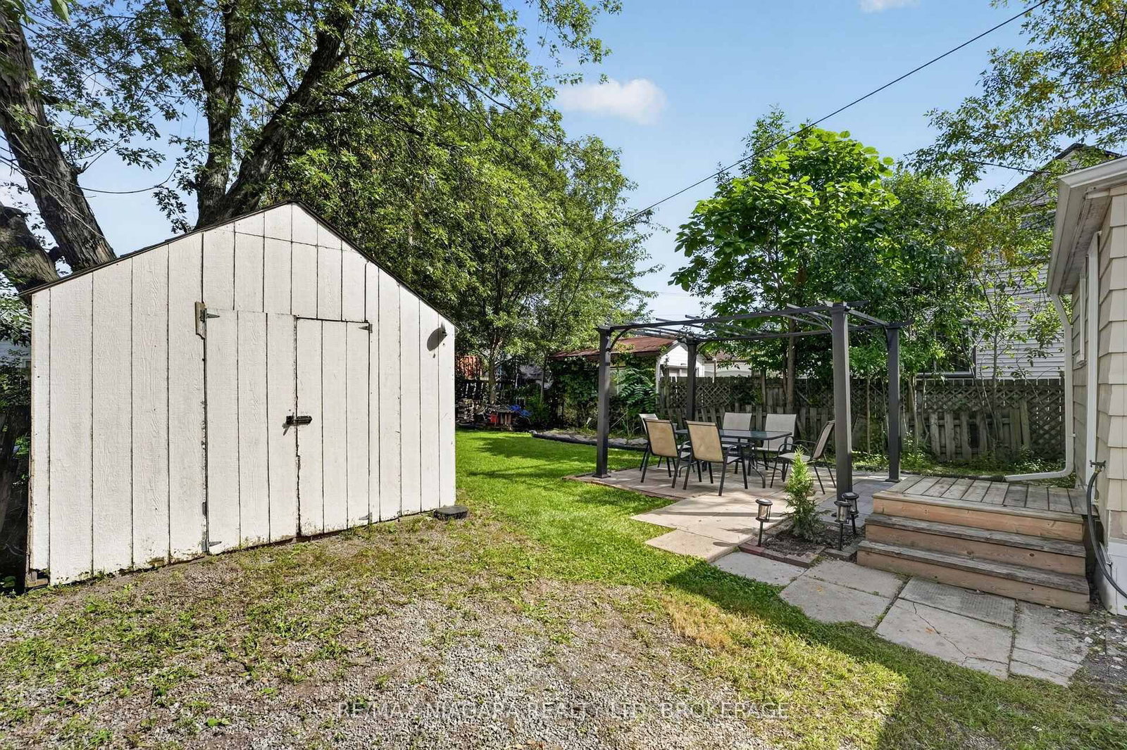 10 Churchill Avenue • Welland, ON photo 35
