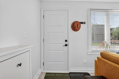 10 Churchill Avenue • Welland, ON photo 5