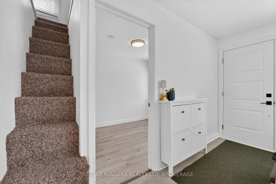 10 Churchill Avenue • Welland, ON photo 8