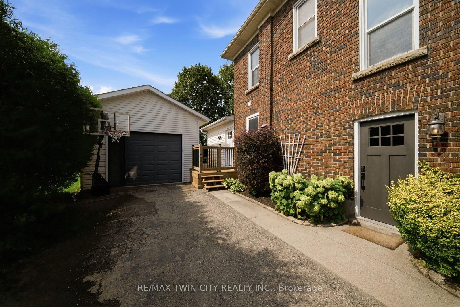 26 Pacific Avenue • Perth East, ON photo 10