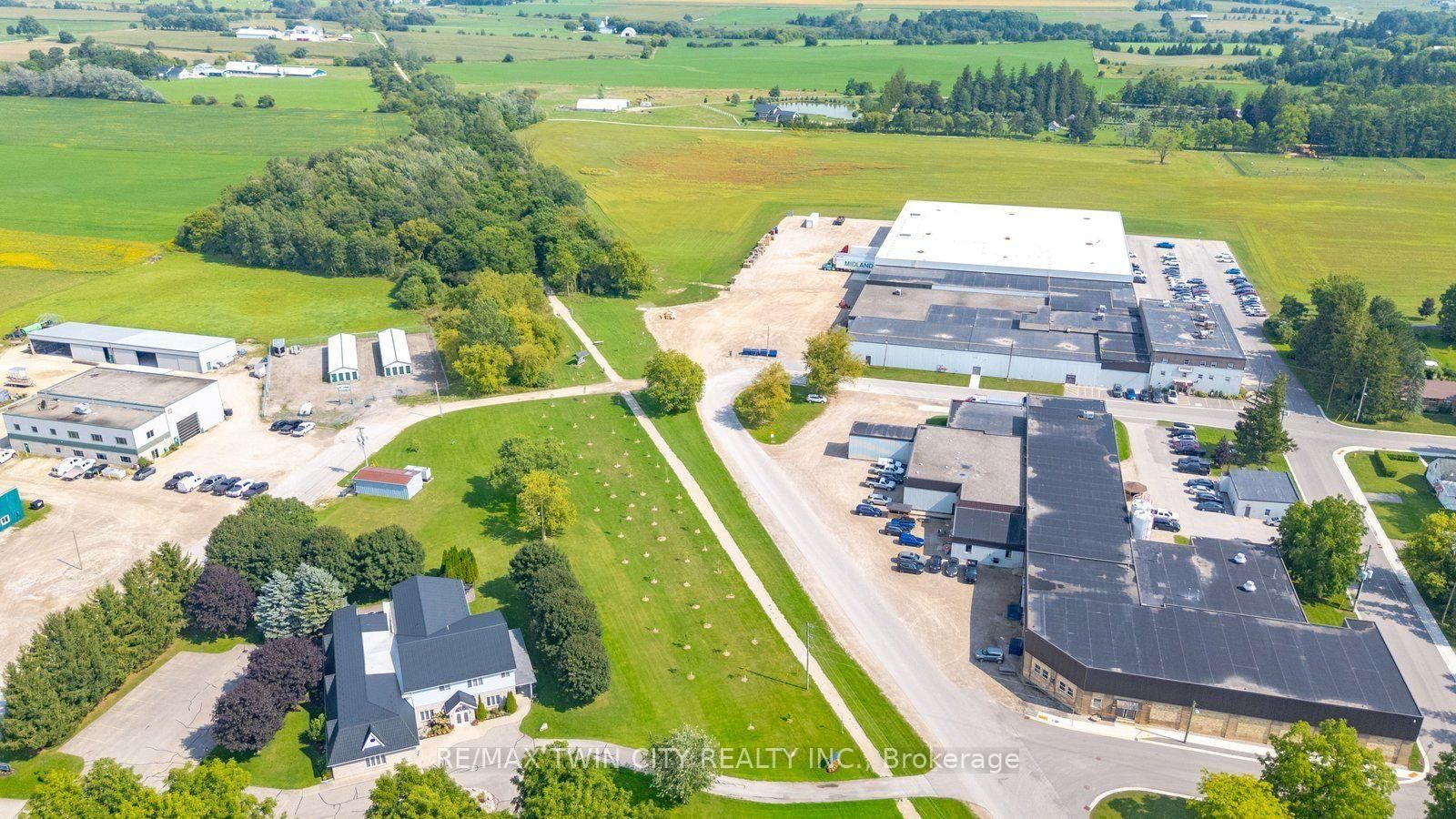26 Pacific Avenue • Perth East, ON photo 49