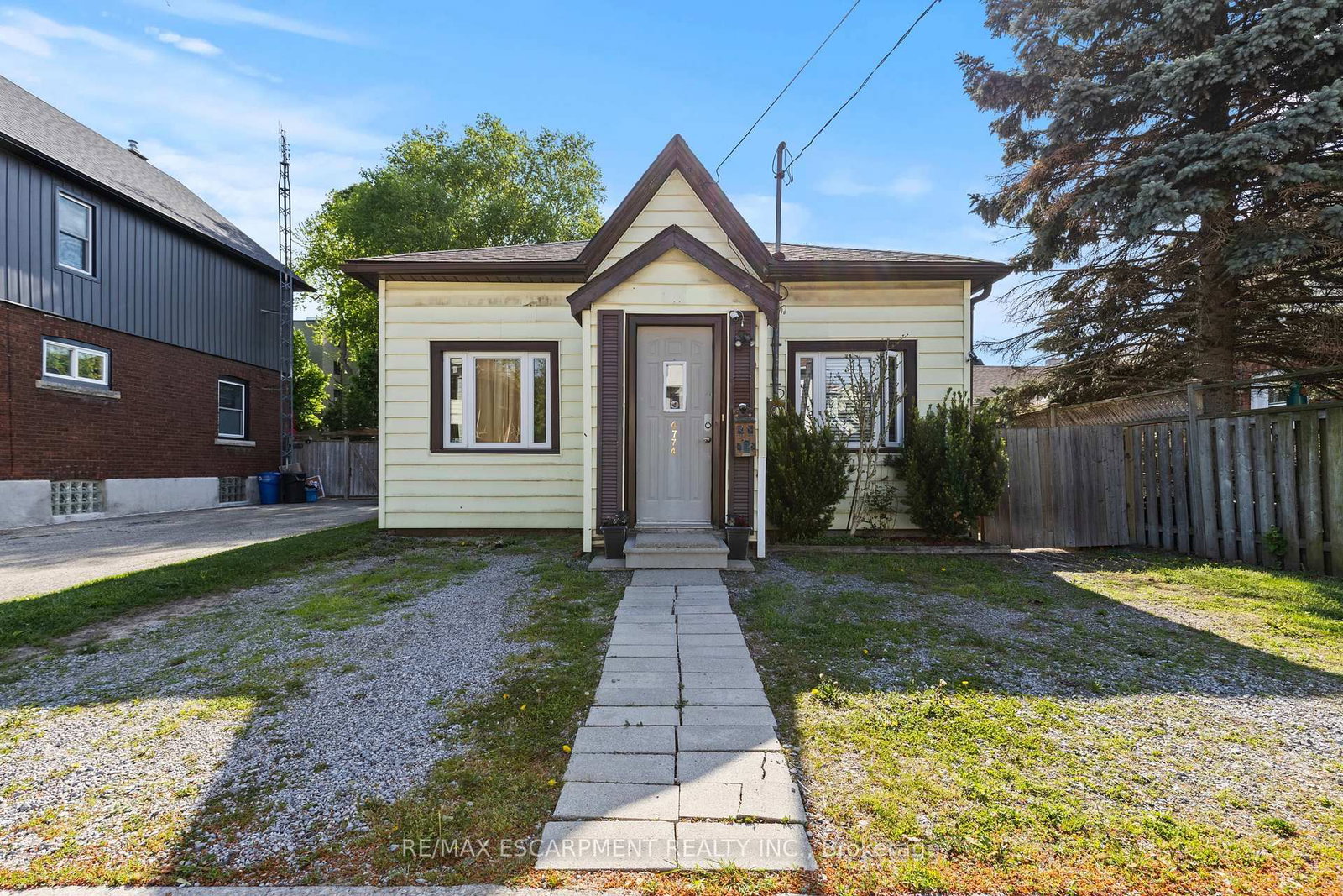 4774 Saint Clair Avenue • Niagara Falls, ON photo 1