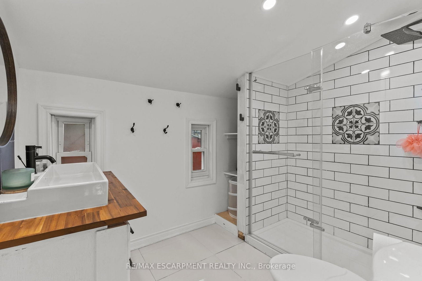 4774 Saint Clair Avenue • Niagara Falls, ON photo 18