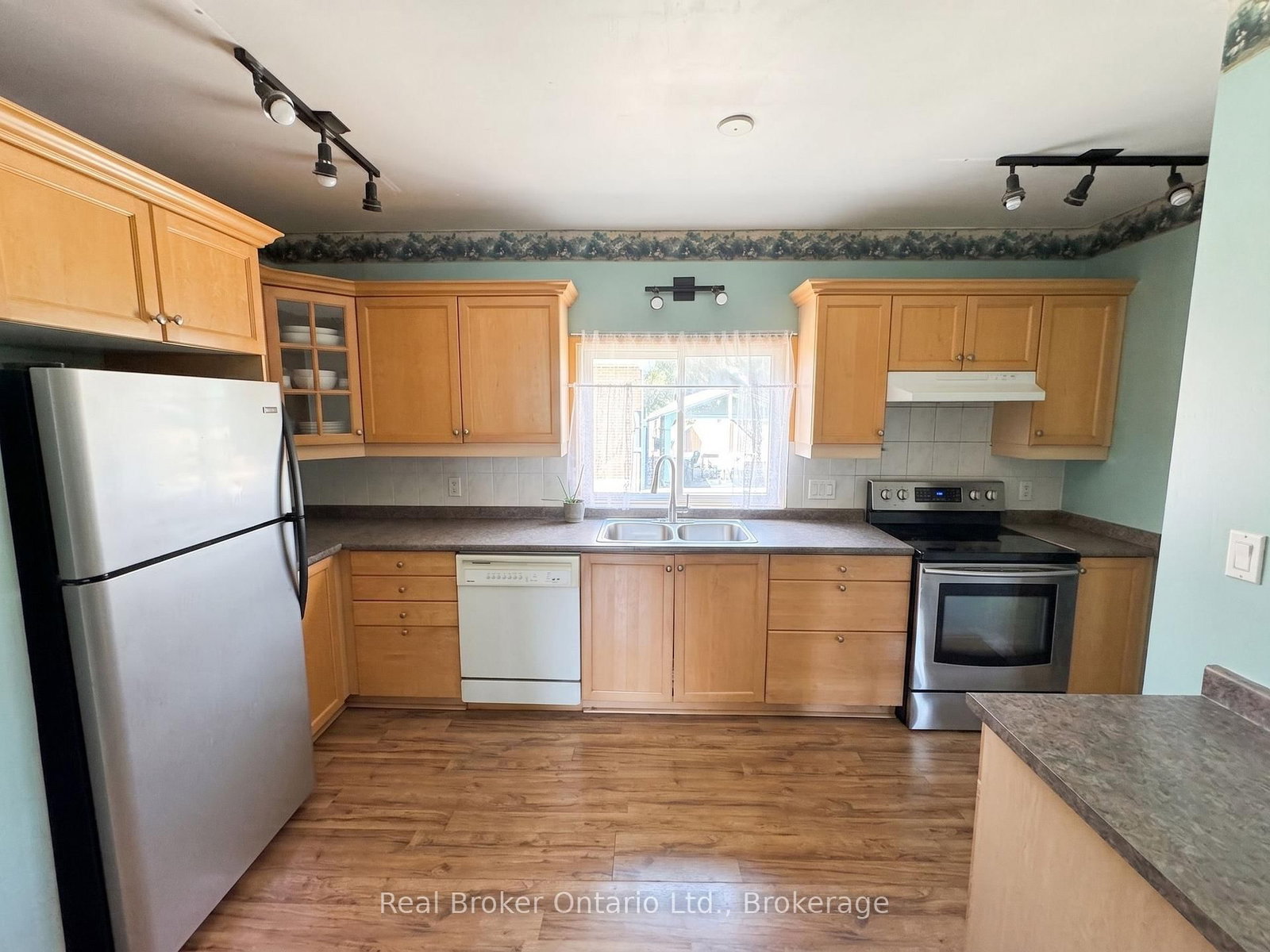 92 Mary Street • Brantford, ON photo 6