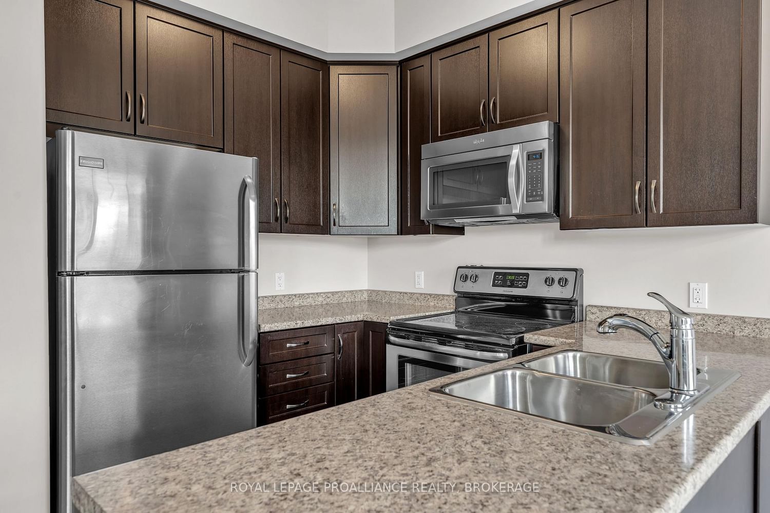 792 Newmarket Lane • Kingston, ON photo 12