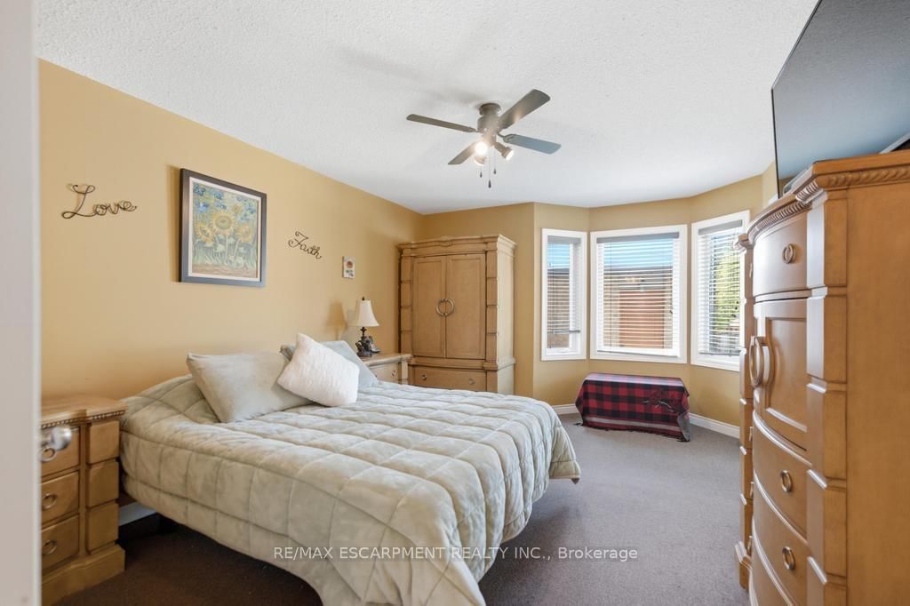 47 Dynasty Avenue • Hamilton, ON photo 10