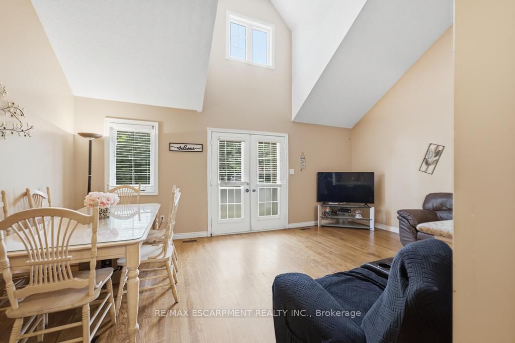 47 Dynasty Avenue • Hamilton, ON photo 6