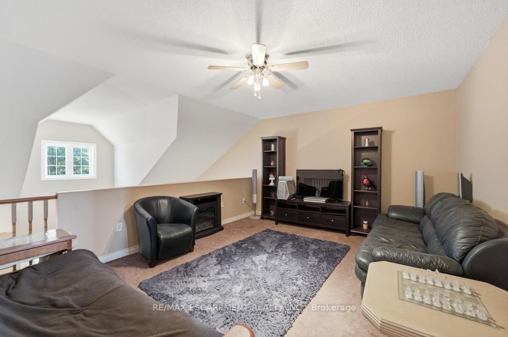 47 Dynasty Avenue • Hamilton, ON photo 8