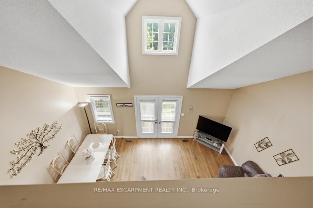 47 Dynasty Avenue • Hamilton, ON photo 9