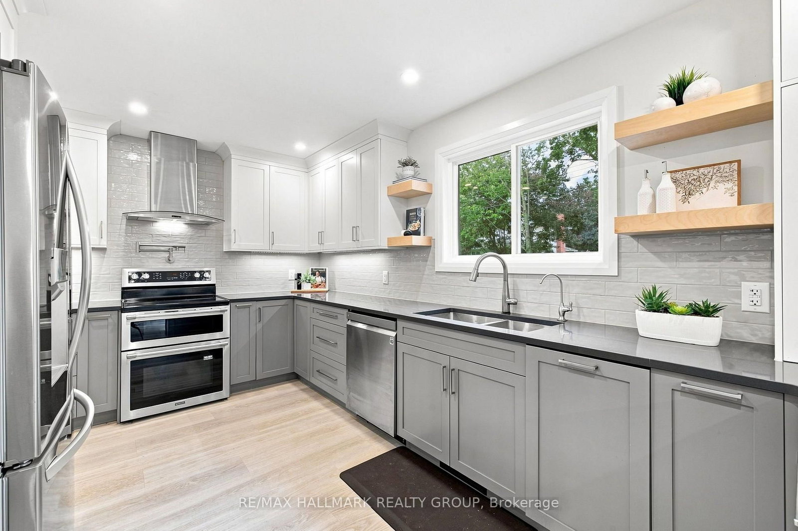 13 Evelyn Street • Almonte, ON photo 16