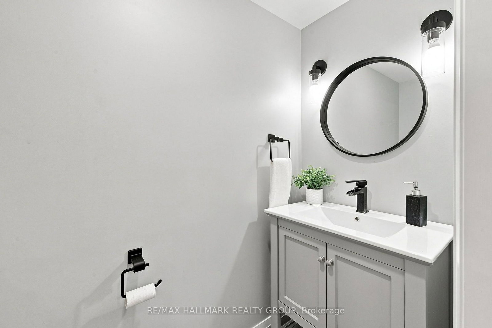 13 Evelyn Street • Almonte, ON photo 25