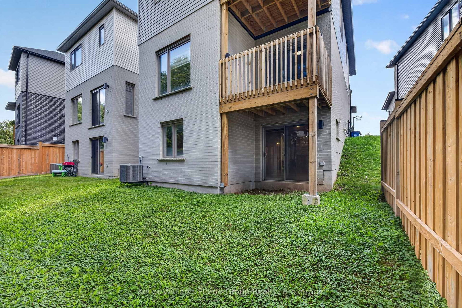23 Ferris Circle • Guelph, ON photo 33