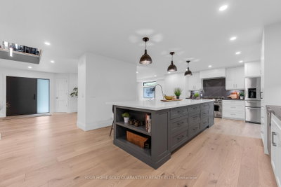16 Whitehall Gate • Pelham, ON photo 5