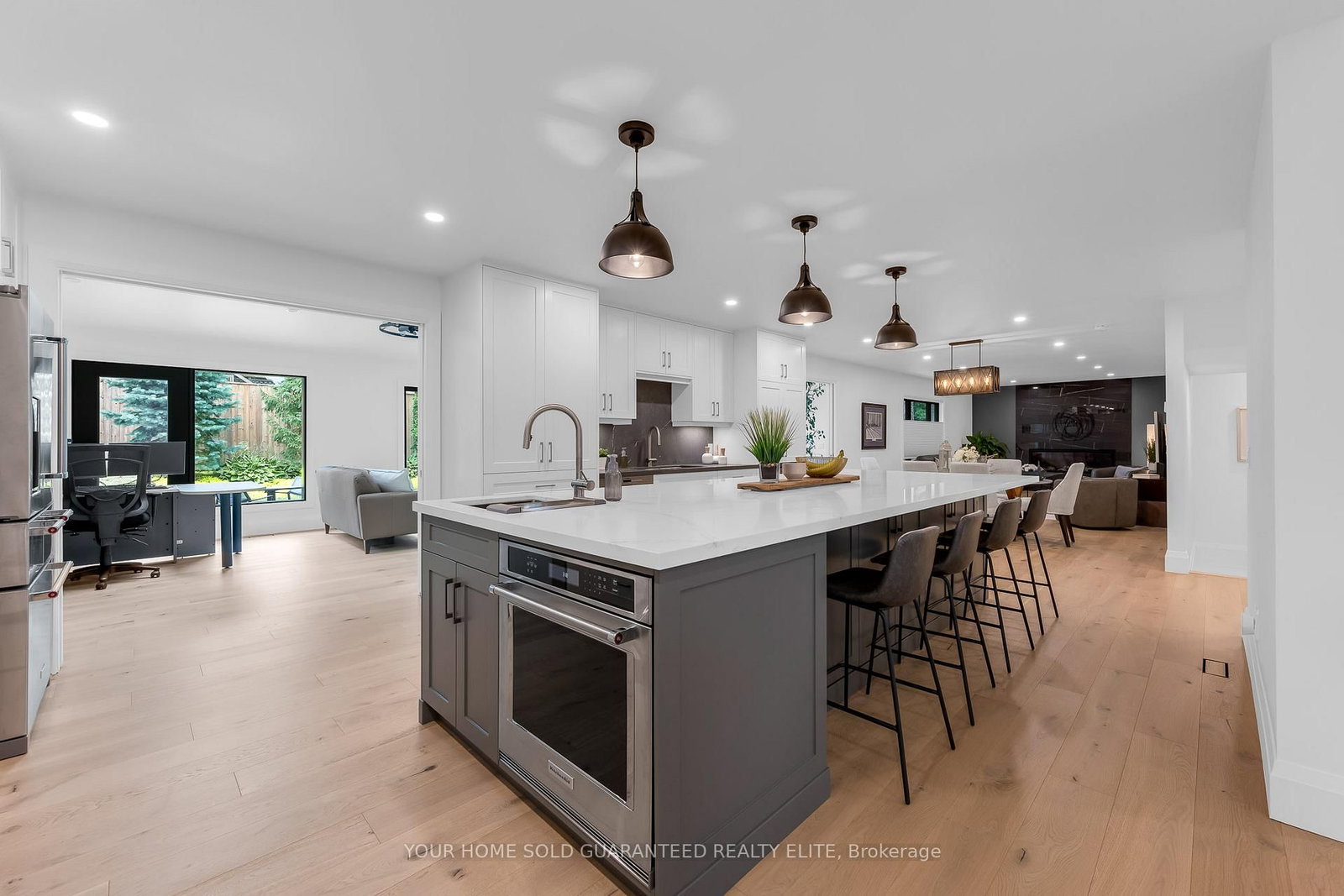 16 Whitehall Gate • Pelham, ON photo 6