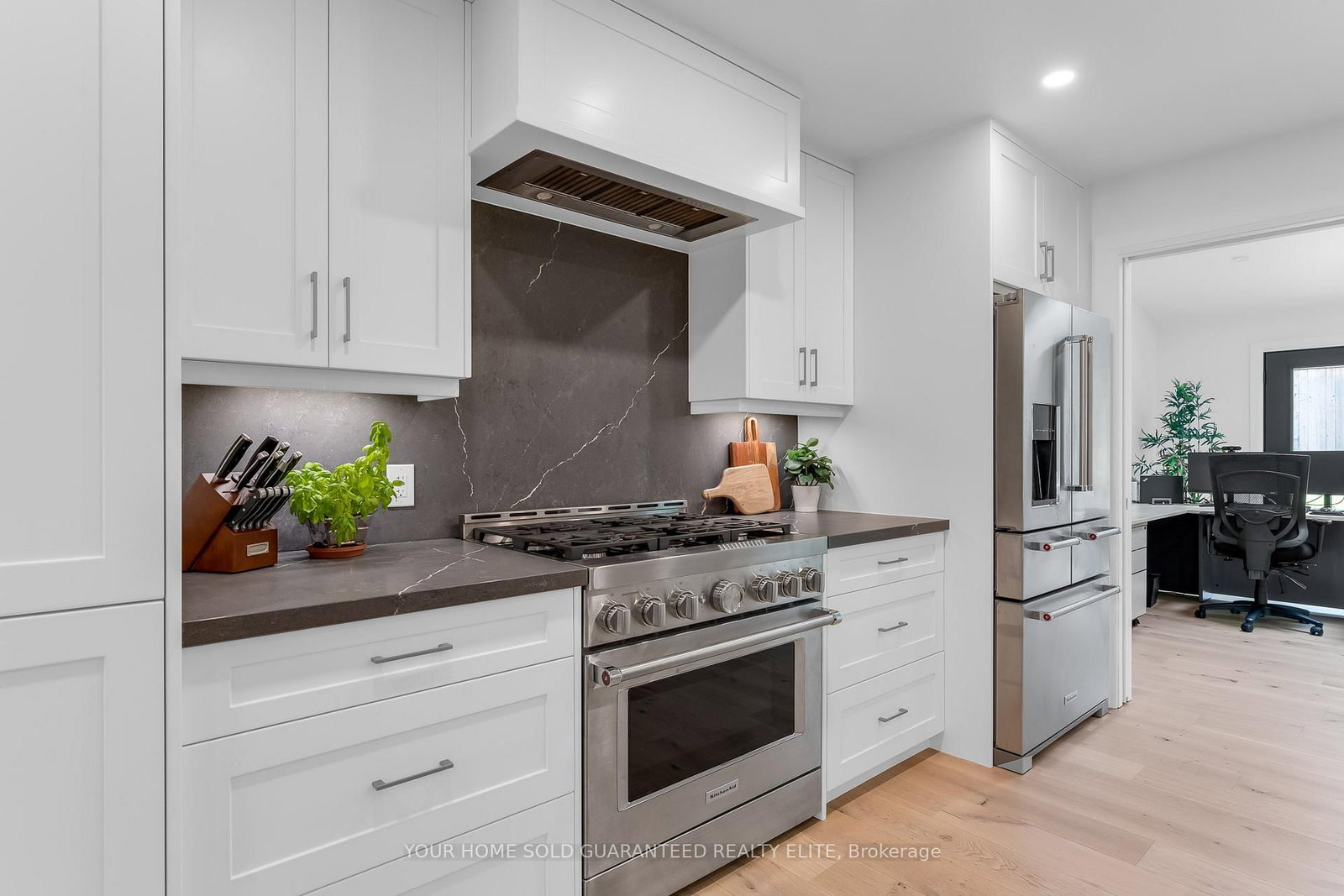 16 Whitehall Gate • Pelham, ON photo 8
