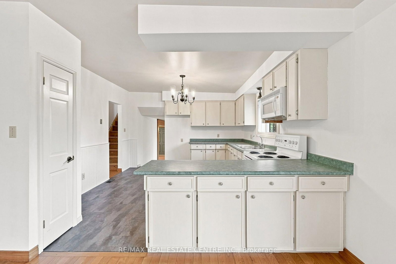 26 Maplewood Drive • Amaranth, ON photo 12