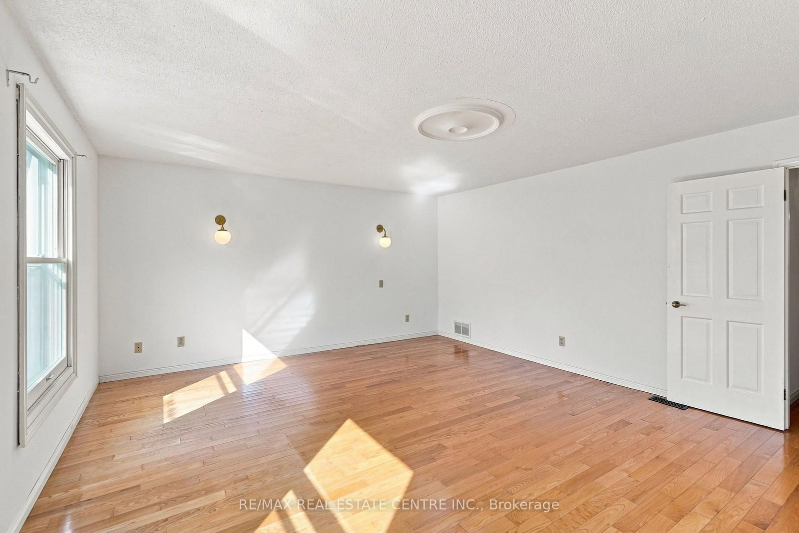 26 Maplewood Drive • Amaranth, ON photo 17