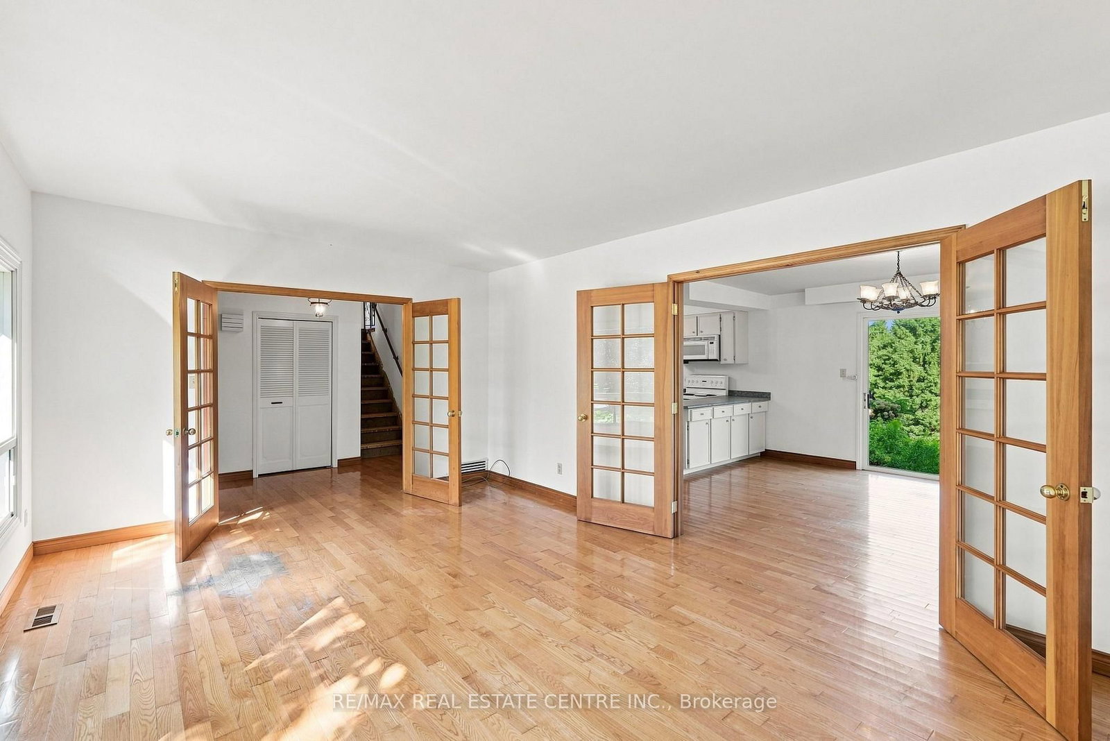 26 Maplewood Drive • Amaranth, ON photo 8