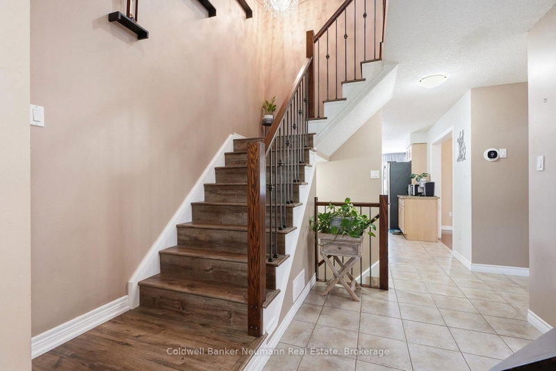 7 Henderson Drive