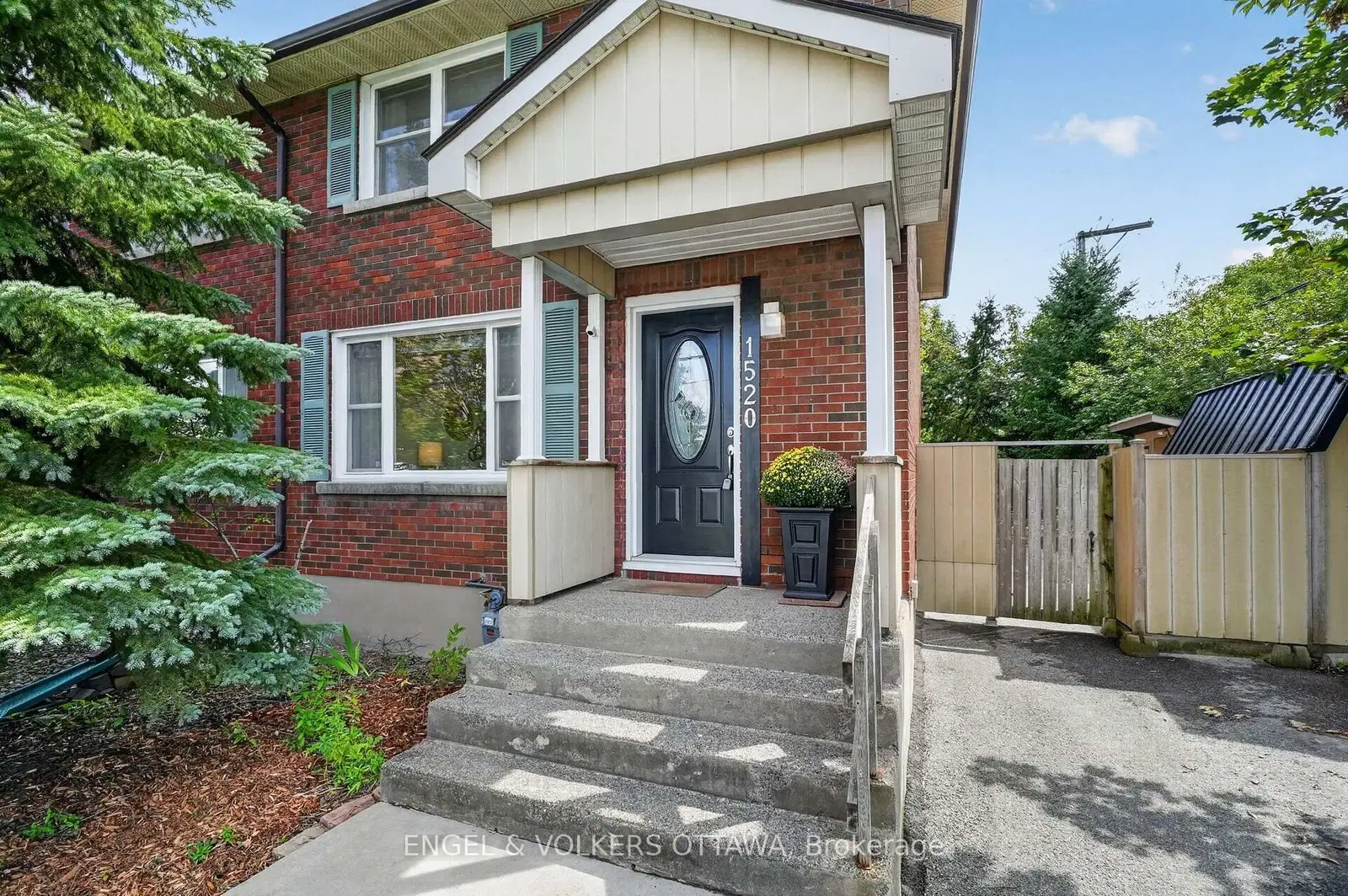 1520 Laperriere Avenue, Ottawa, ON — photo 2
