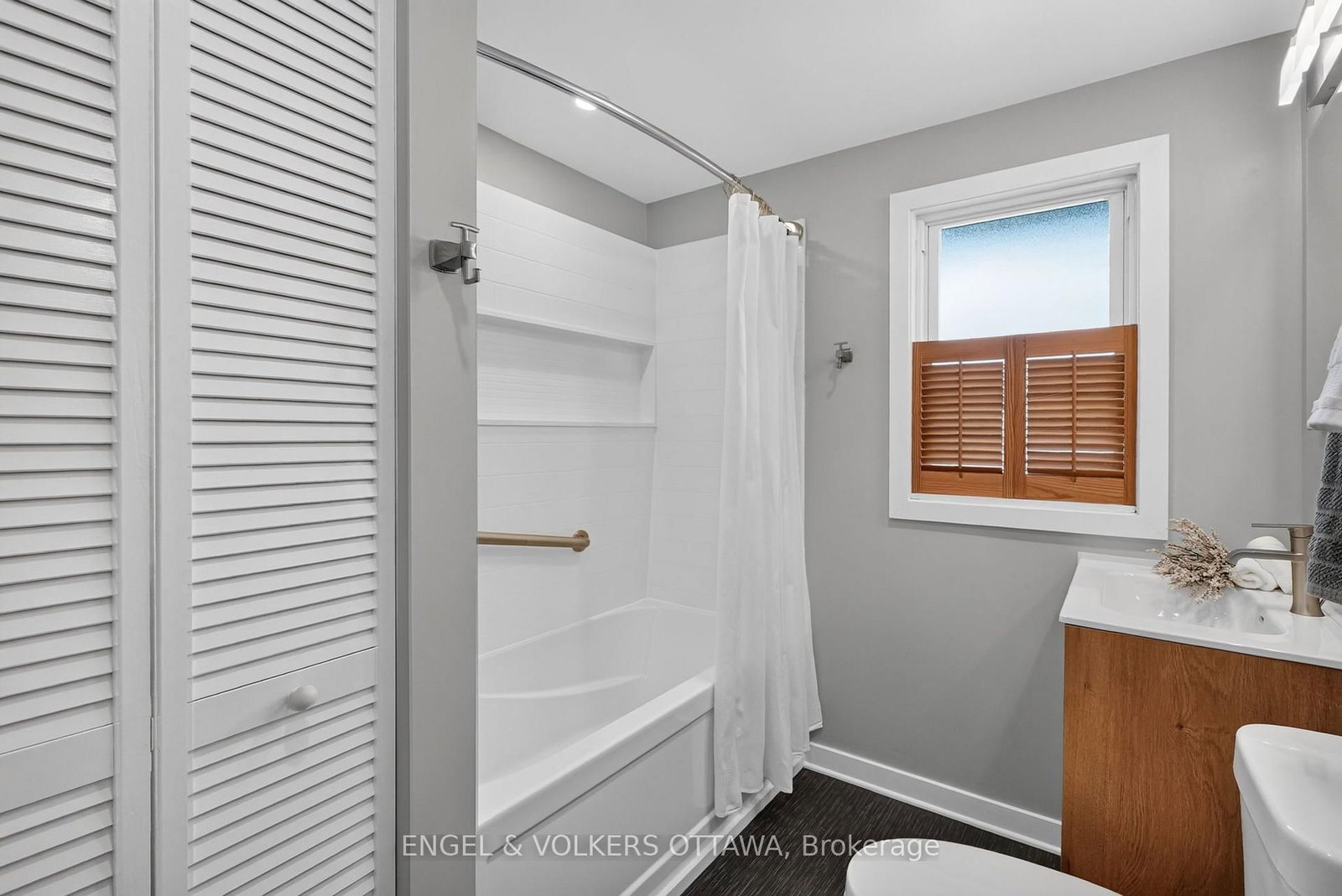 1520 Laperriere Avenue • Ottawa, ON photo 21