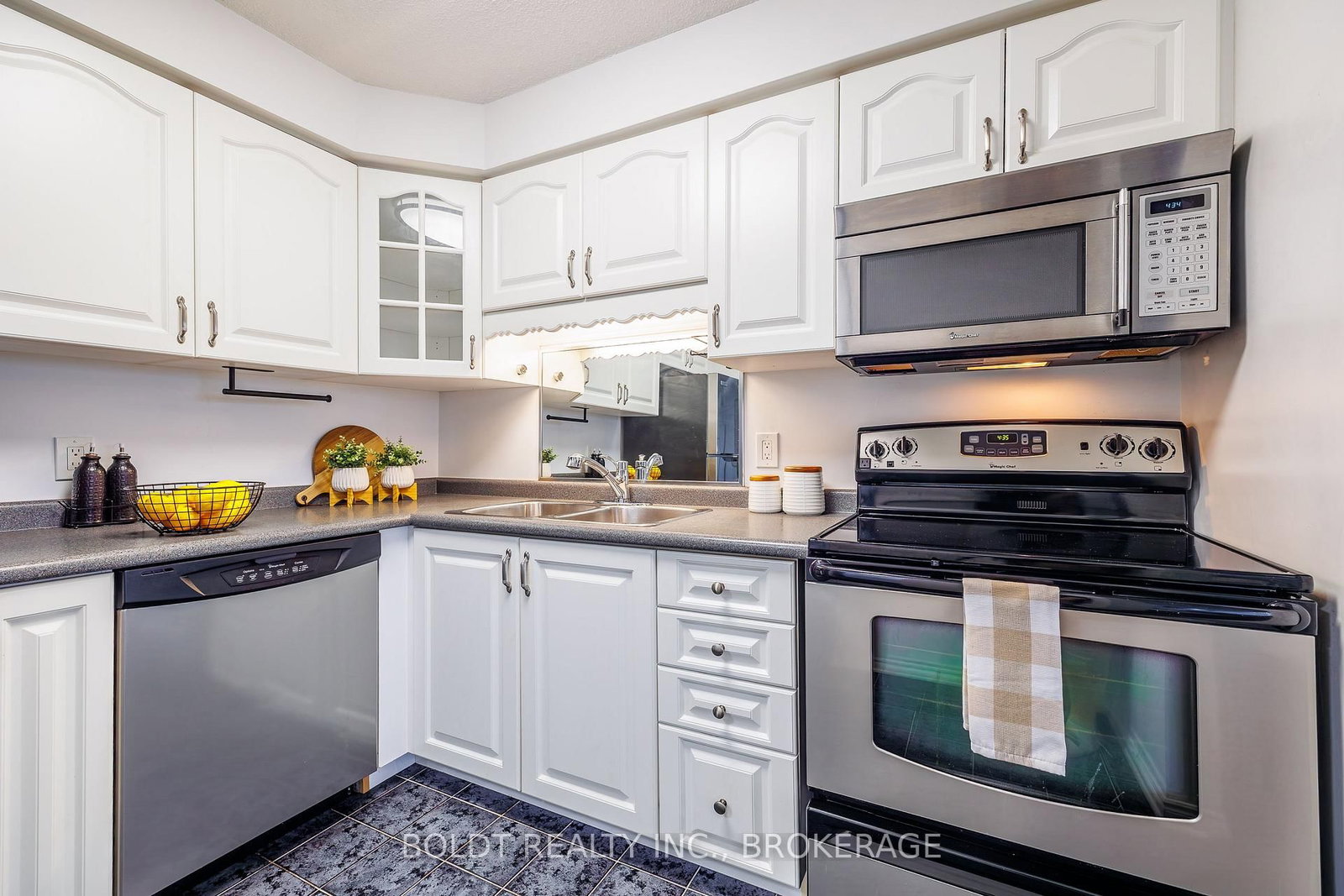 81 Scott Street • #812 • St. Catharines, ON photo 18