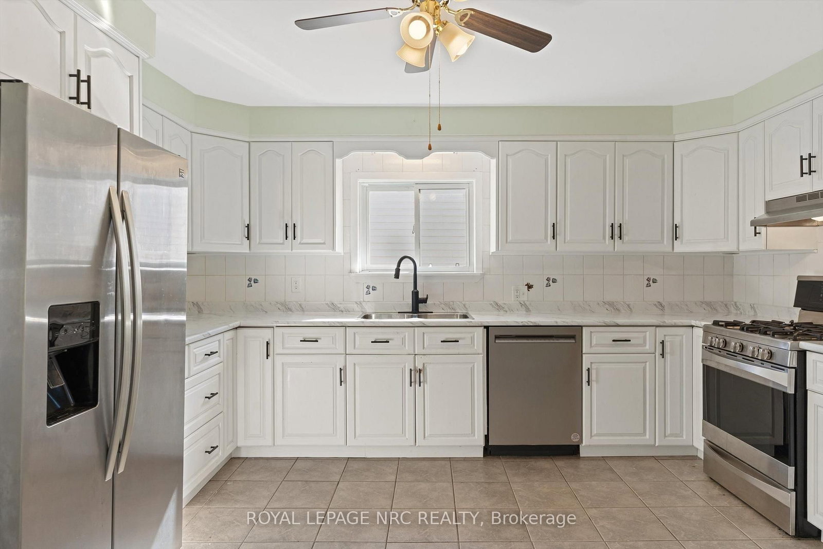 370 Dieppe Street • Welland, ON photo 11