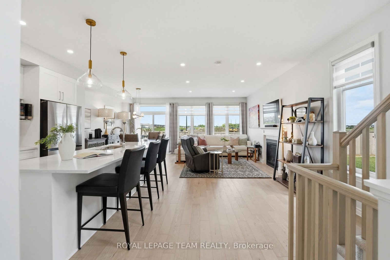 715 Maverick Crescent • Ottawa, ON photo 4