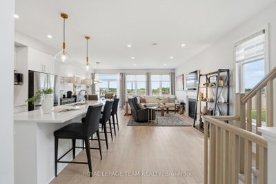 715 Maverick Crescent • Ottawa, ON photo 4