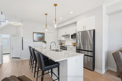 715 Maverick Crescent • Ottawa, ON photo 8