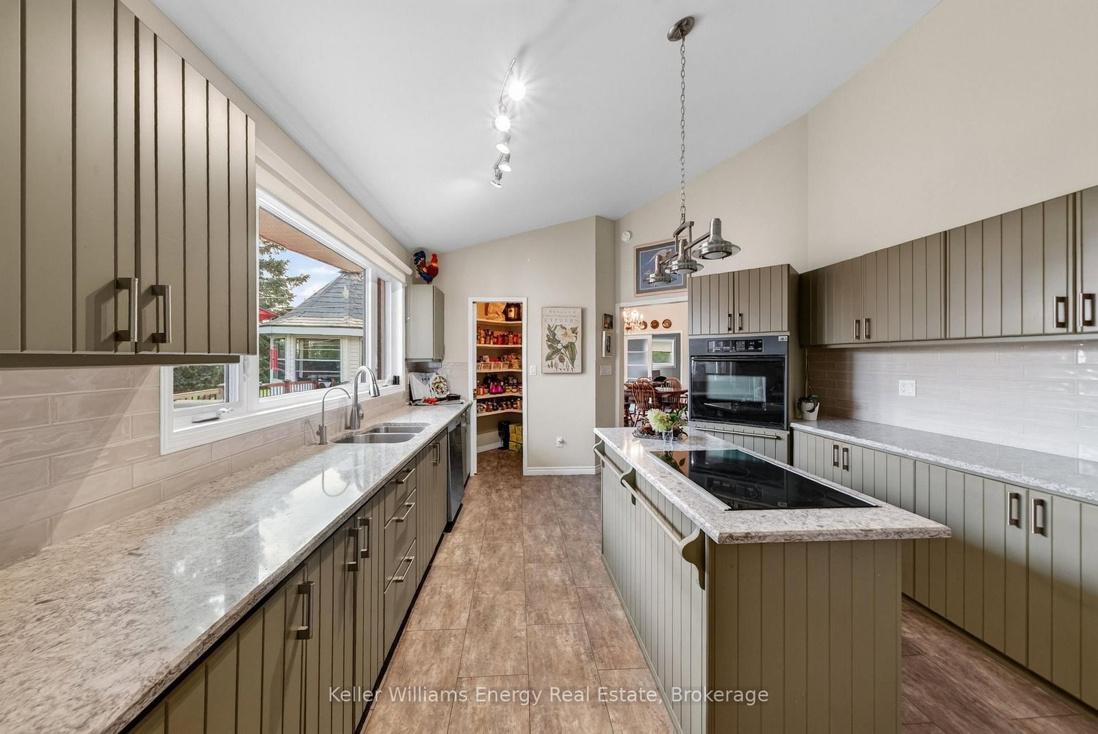 89 Smith's Bay Avenue • Prince Edward County, ON photo 5