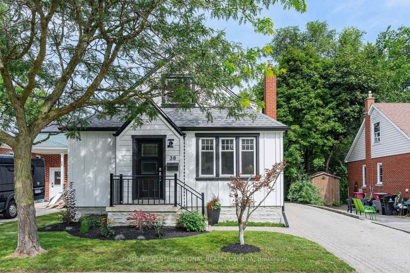 38 Roslin Avenue S