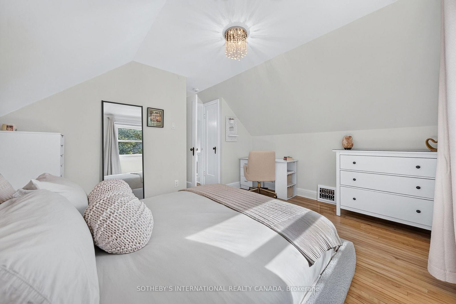 38 Roslin Avenue S • Waterloo, ON photo 17
