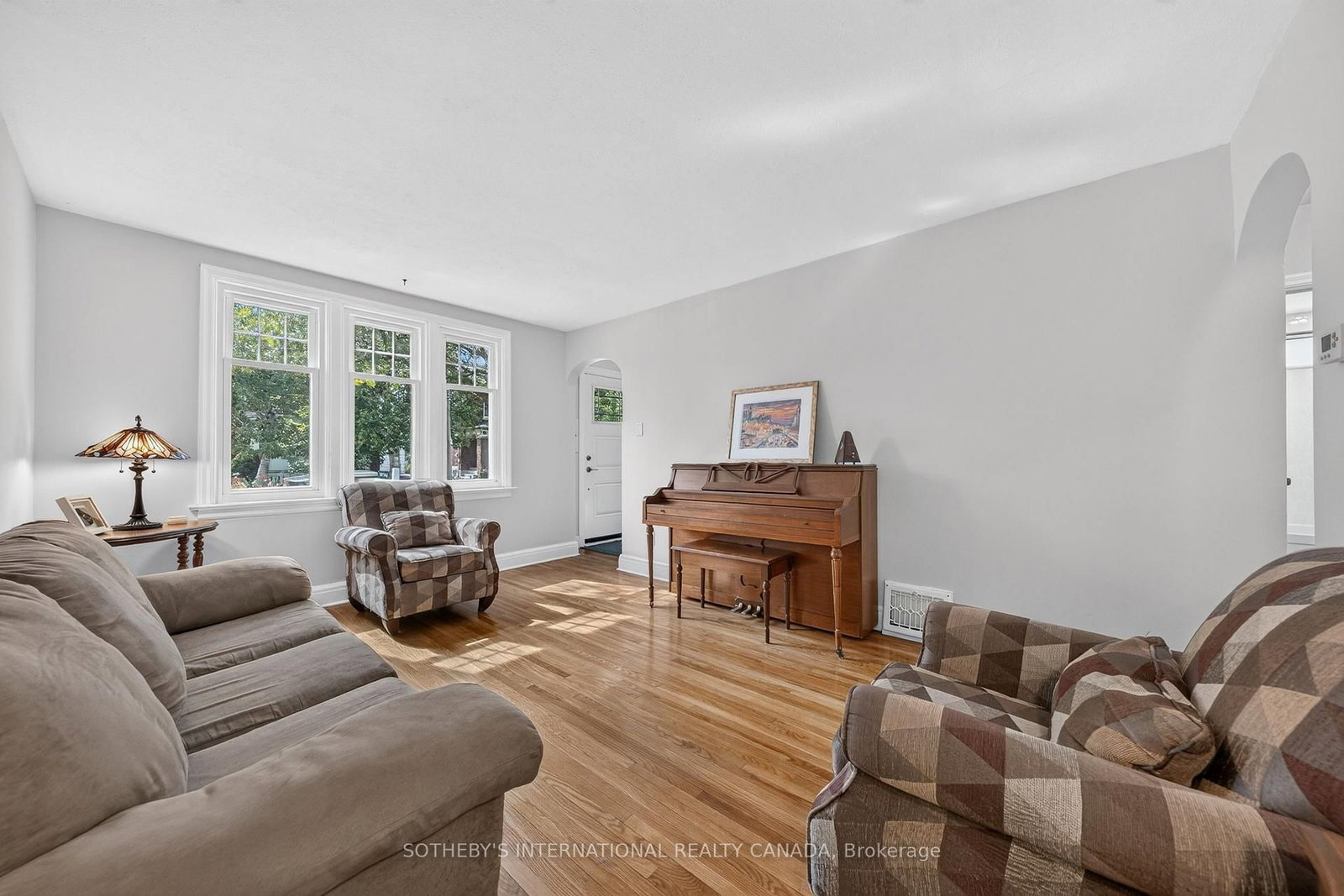 38 Roslin Avenue S • Waterloo, ON photo 3