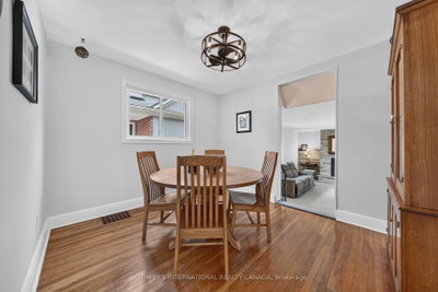 38 Roslin Avenue S • Waterloo, ON photo 5