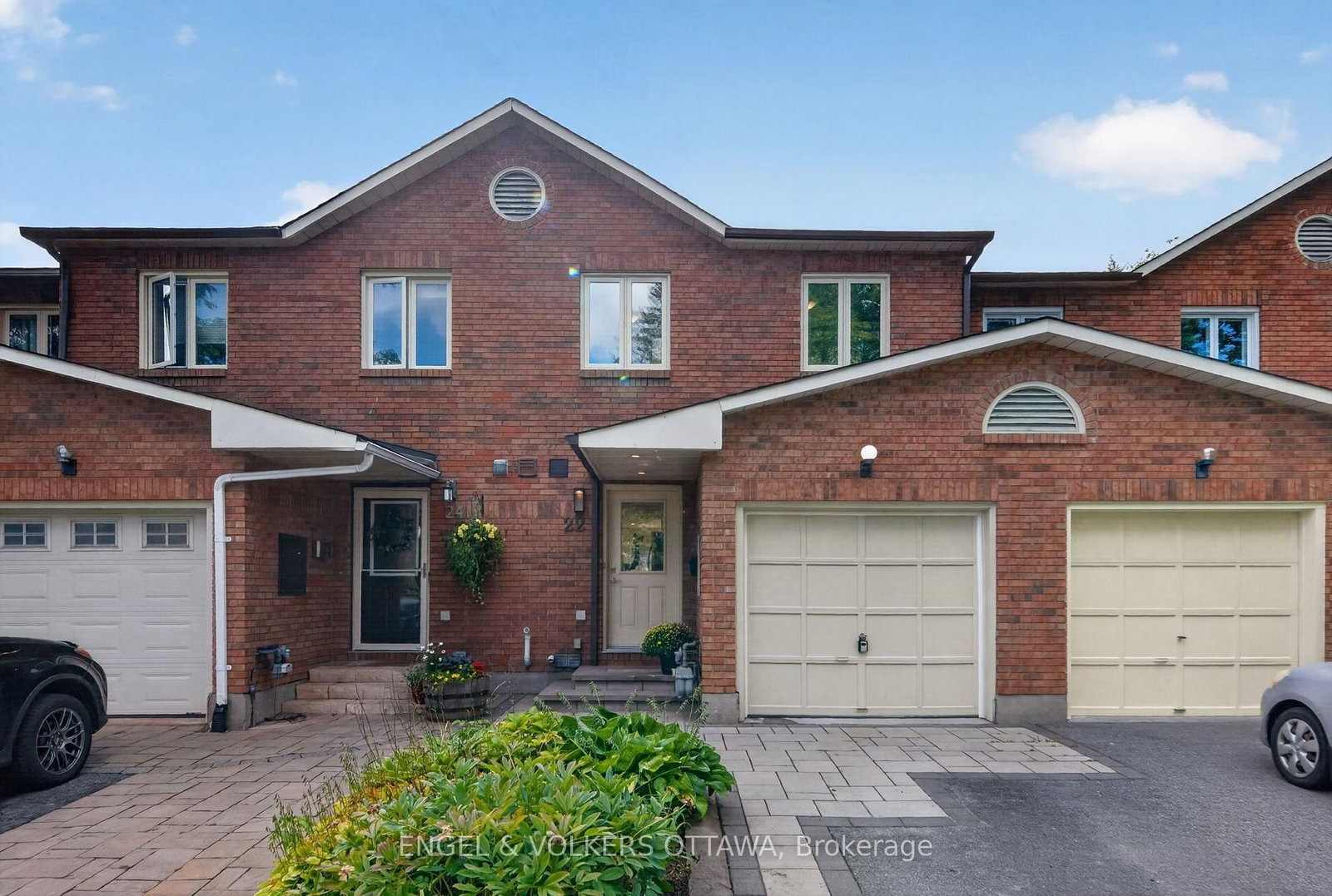 22 Chestnut Street • Ottawa, ON photo 1