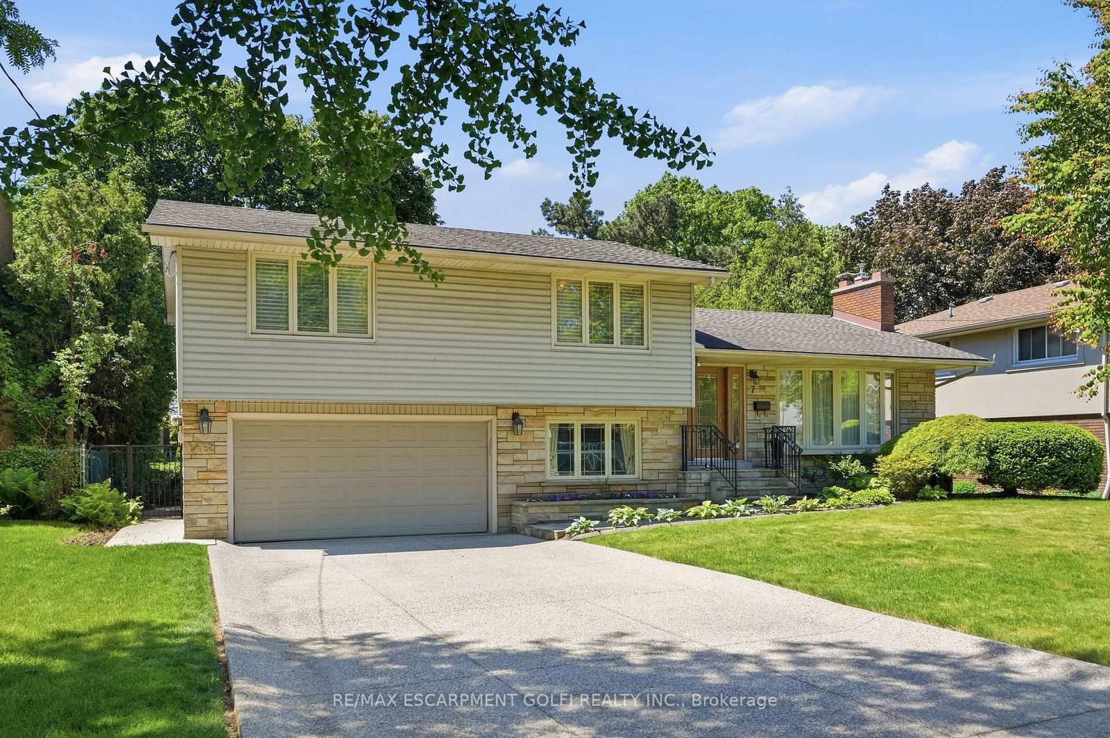 7 Braemar Place • Hamilton, ON photo 3