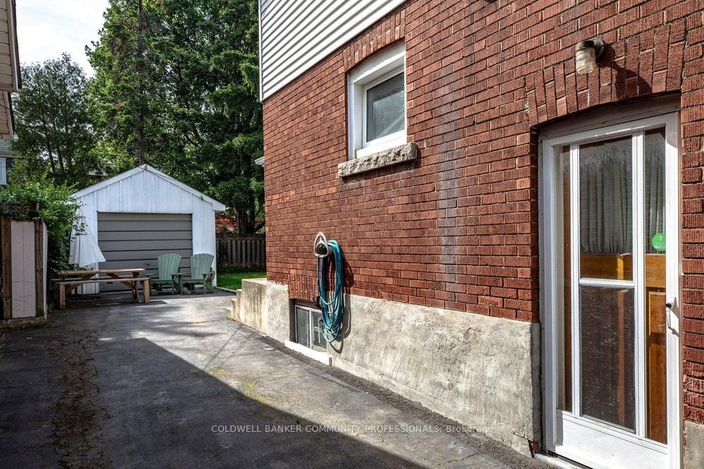 66 Edgemont Street S • Hamilton, ON photo 44