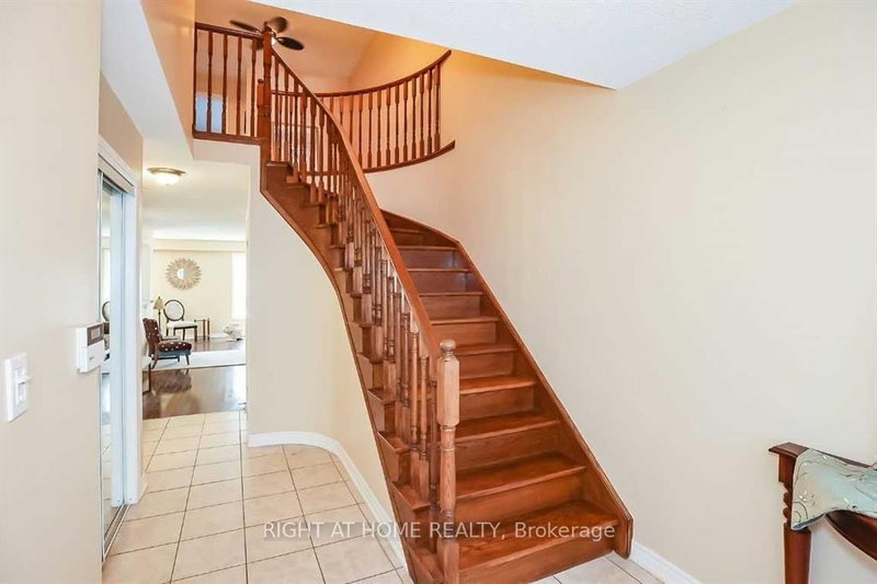 344 MAIN St E, Grimsby Street E E
