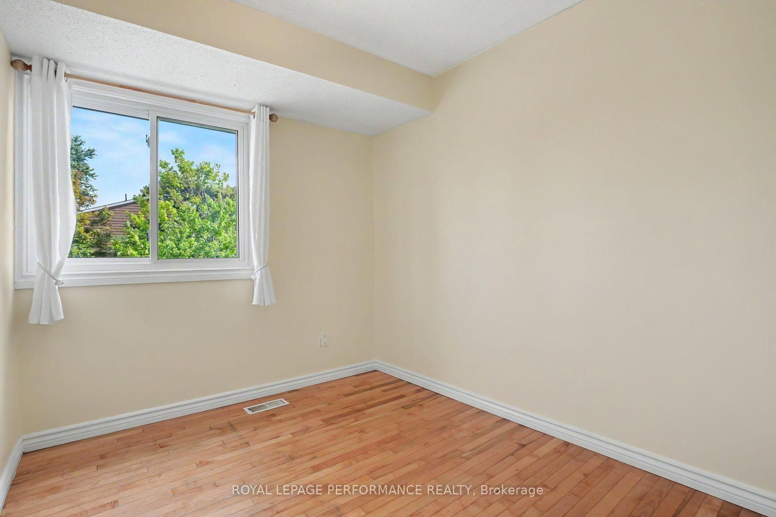 1394 Ridgebrook Drive • Ottawa, ON photo 13