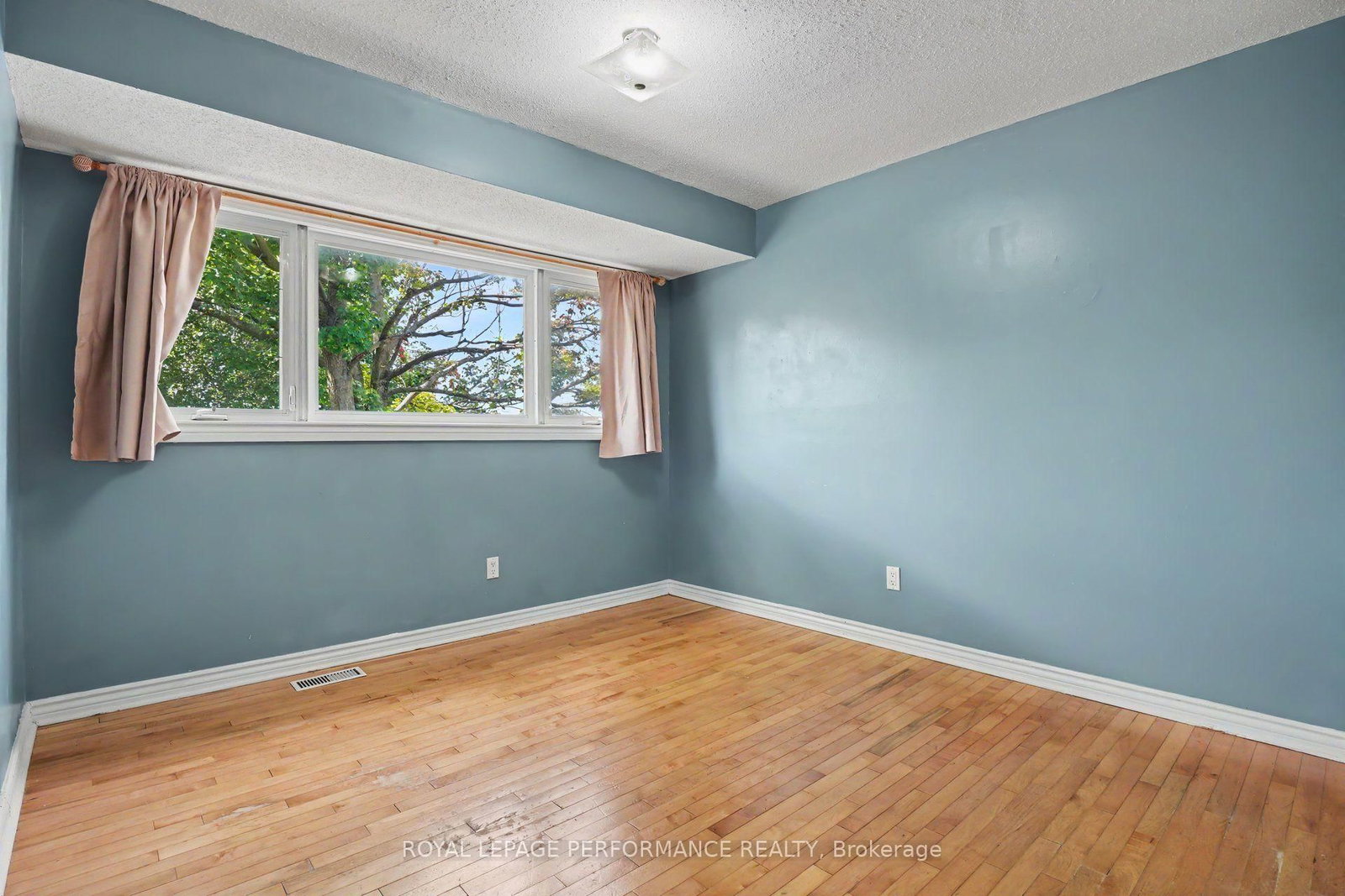 1394 Ridgebrook Drive • Ottawa, ON photo 18