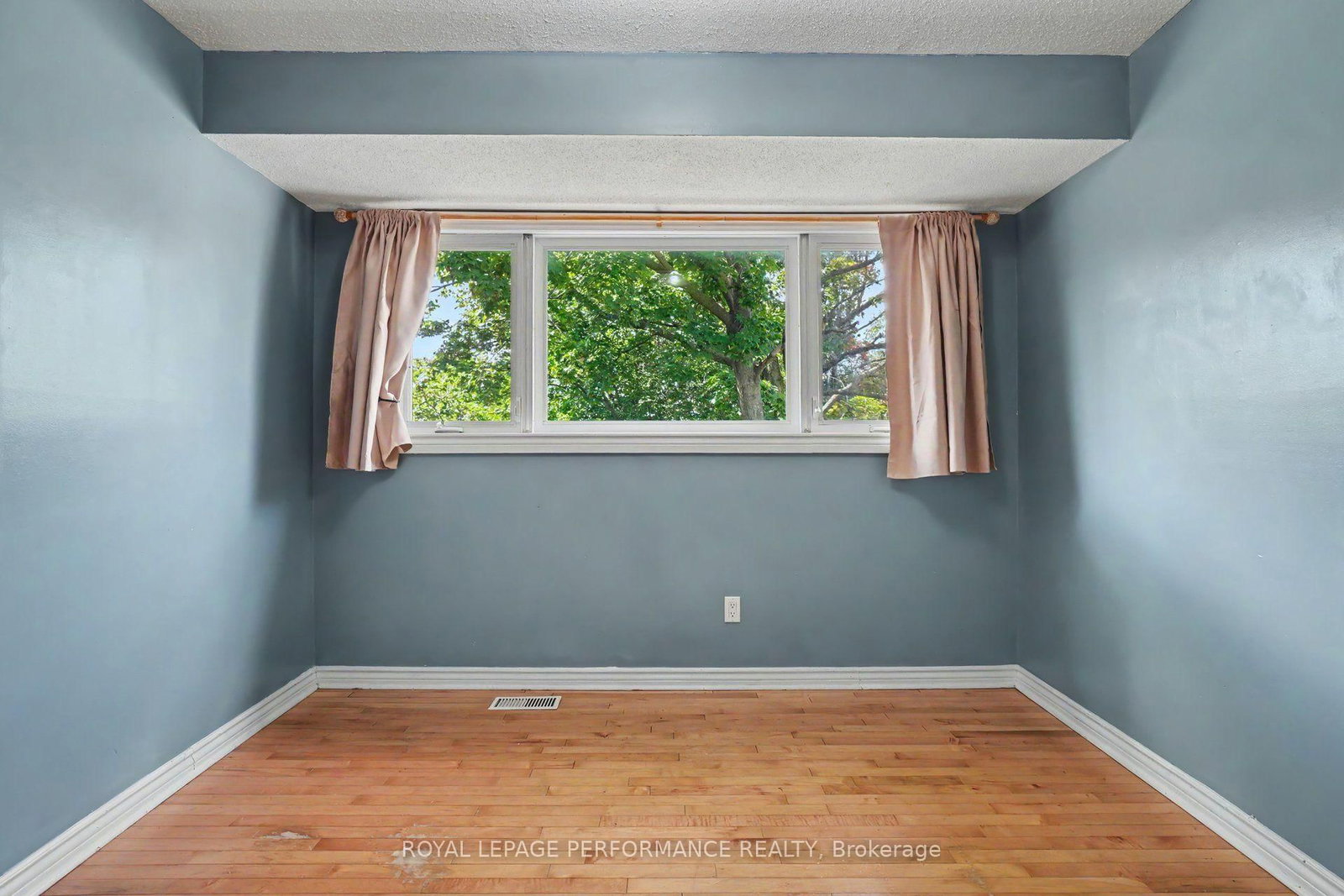1394 Ridgebrook Drive • Ottawa, ON photo 19