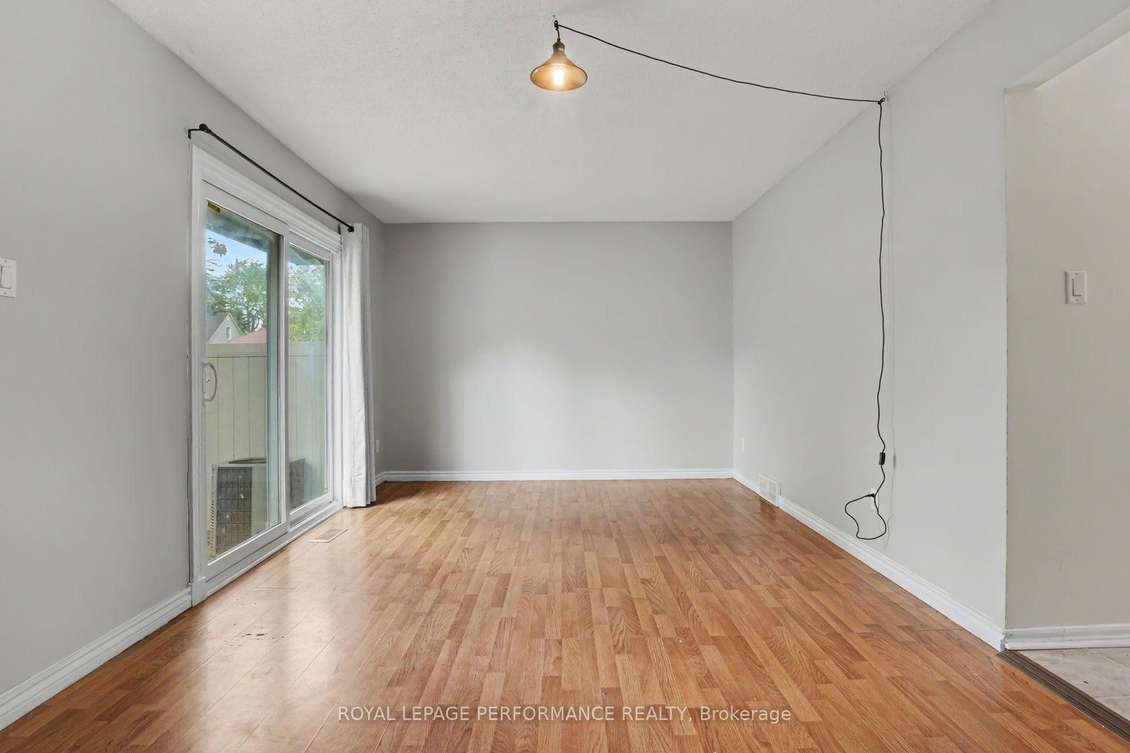 1394 Ridgebrook Drive • Ottawa, ON photo 4