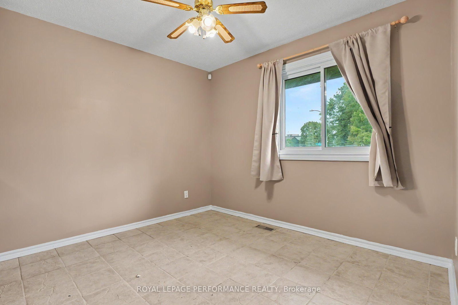 1394 Ridgebrook Drive • Ottawa, ON photo 9