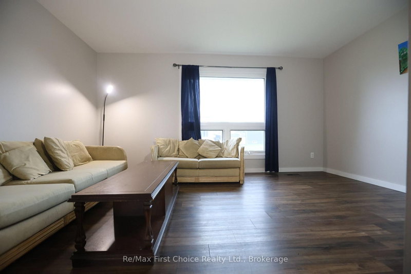 569 McGill Crescent