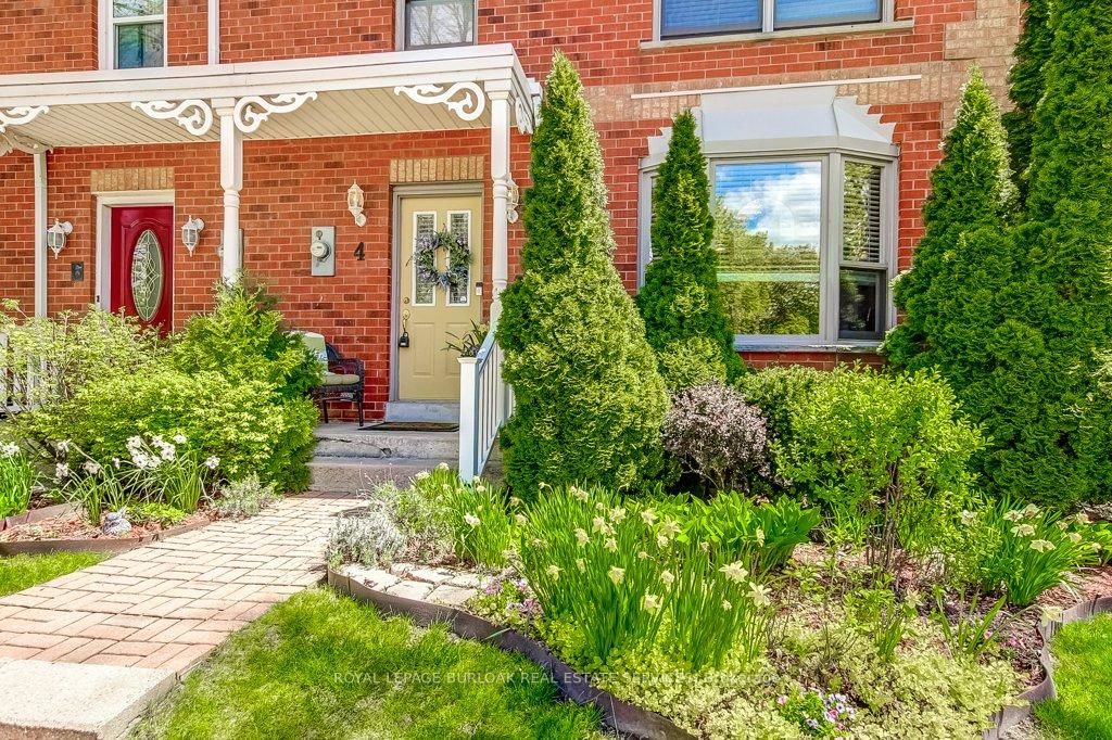 4 Edgewater Drive • Hamilton, ON photo 3
